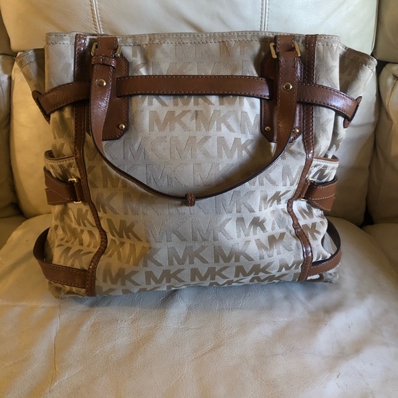 MICHAEL KORS PURSE - Picture 2 of 6